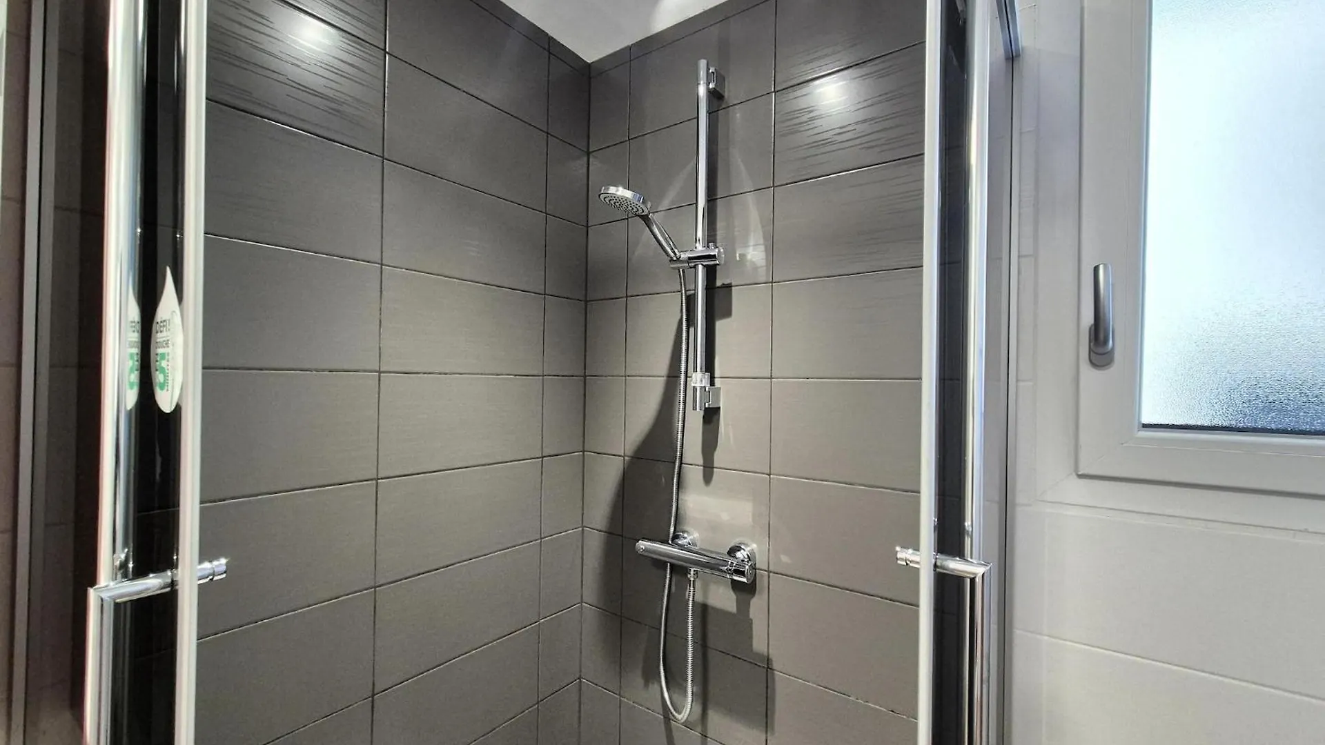 Pretty Ground Floor Flat, Beach 800 M Erquy